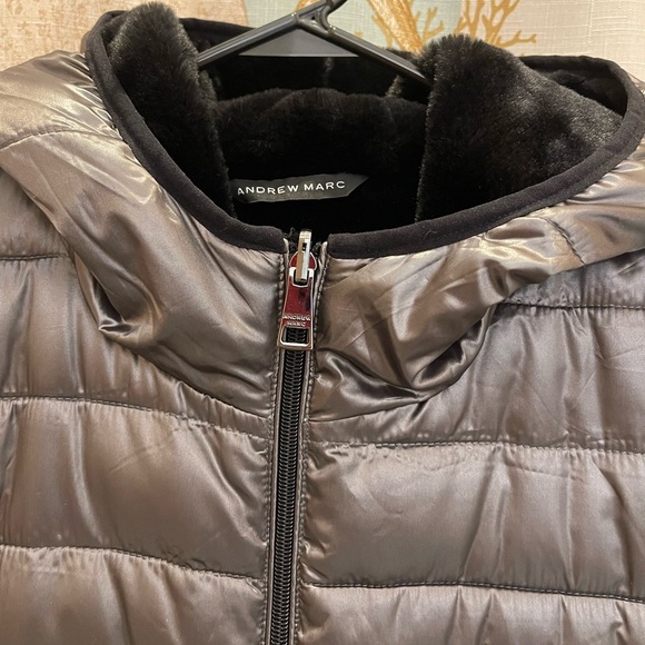 Andrew Marc Womens Puffer Silver Shiny Winter Jacket Faux Fur Hooded Lg Zip - Picture 3 of 12